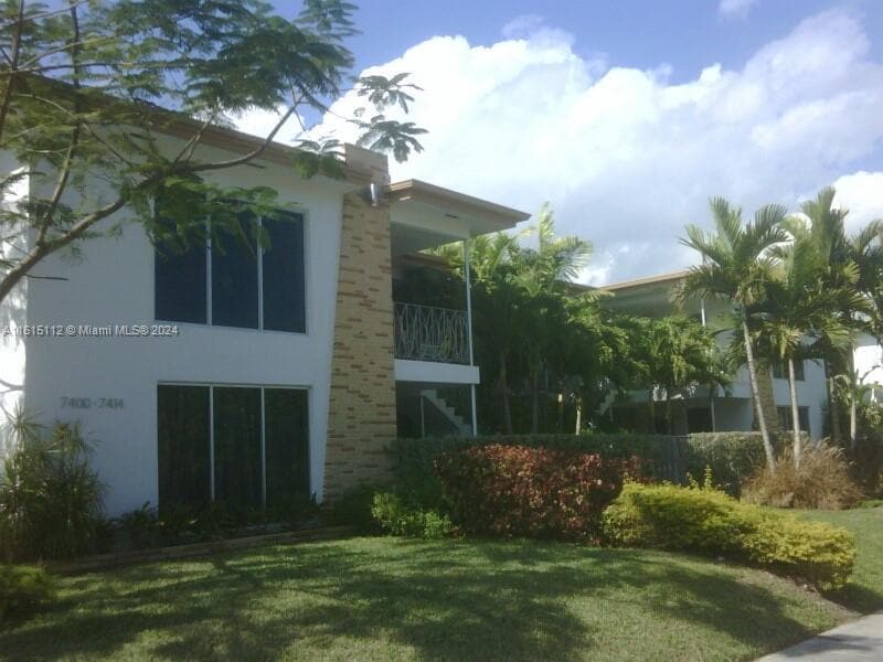 Primary Photo - 7420 NE 6th Ct