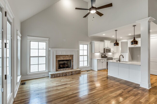 Building Photo - 122 Shady Hollow Dr