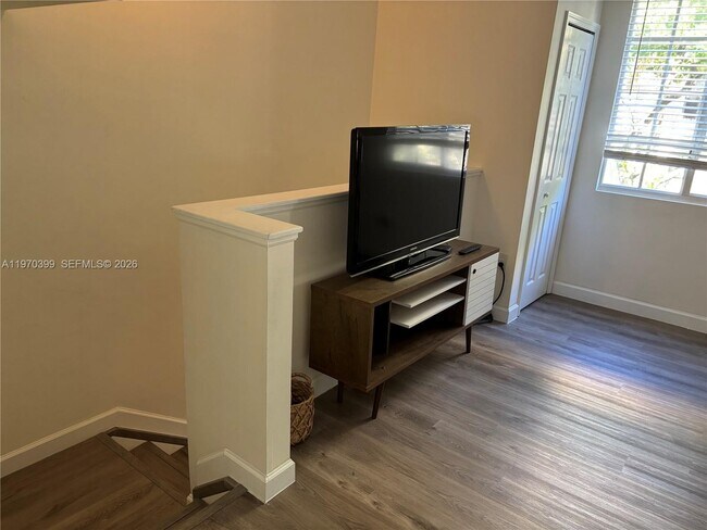 Foto del edificio - 2981 NE 185th St