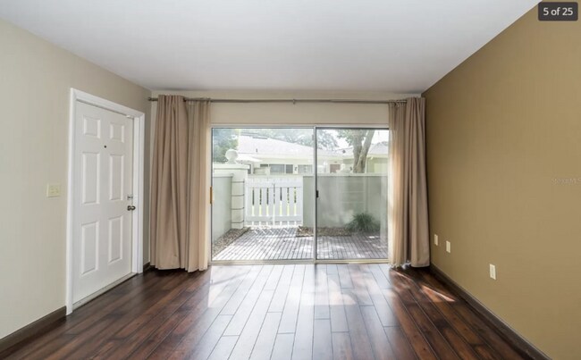 Building Photo - Townhome For Rent in Raintree Manor!