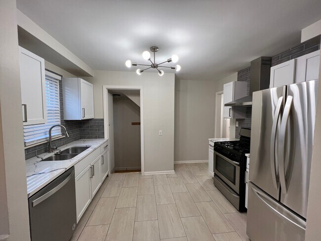 Foto del edificio - 2412 Edgewood Blvd