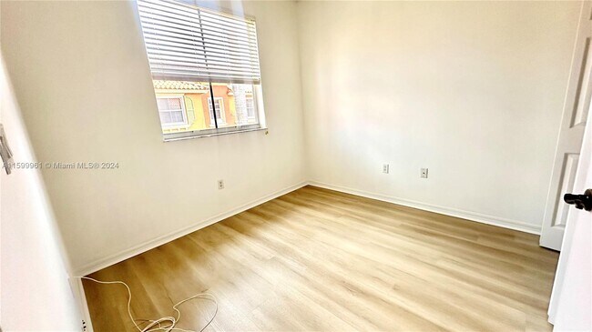 Foto del edificio - 10677 SW 8th St
