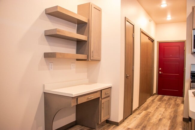 Building Photo - Studio Apartment! South Side Eau Claire