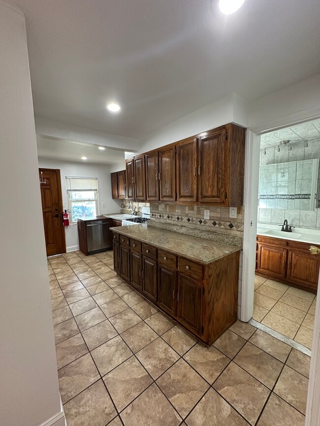 Foto del edificio - 86 E Camplain Rd