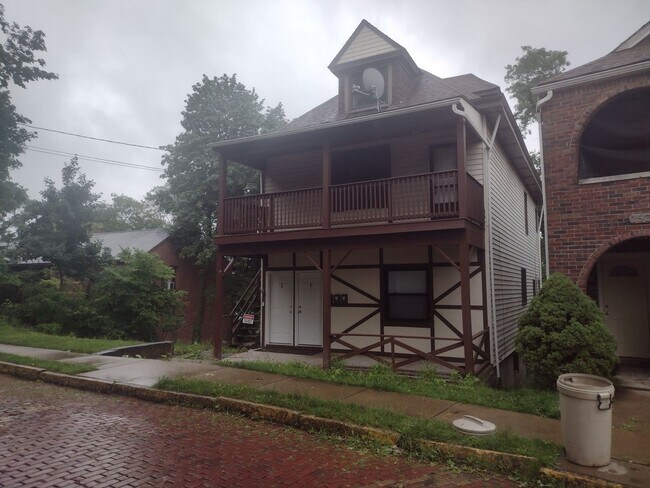 Building Photo - 1526 Barr Avenue