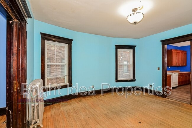 Foto del edificio - 2104 Emerson Ave S