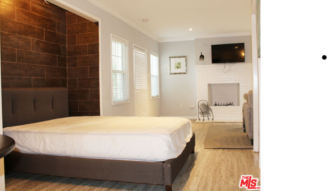 Foto del edificio - 7463 Willoughby Ave