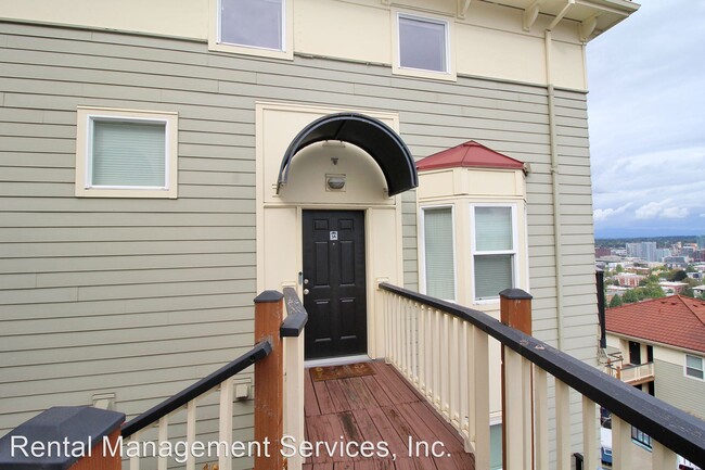 Building Photo - 2 br, 1.5 bath House - 405 NW Uptown Ter #3A