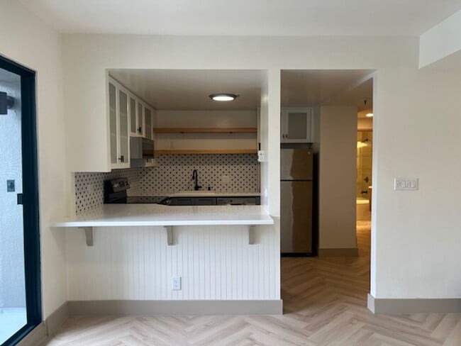 Building Photo - Stylish Studio in Opera Plaza