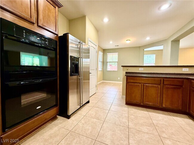Foto del edificio - 5580 Spiceberry Dr