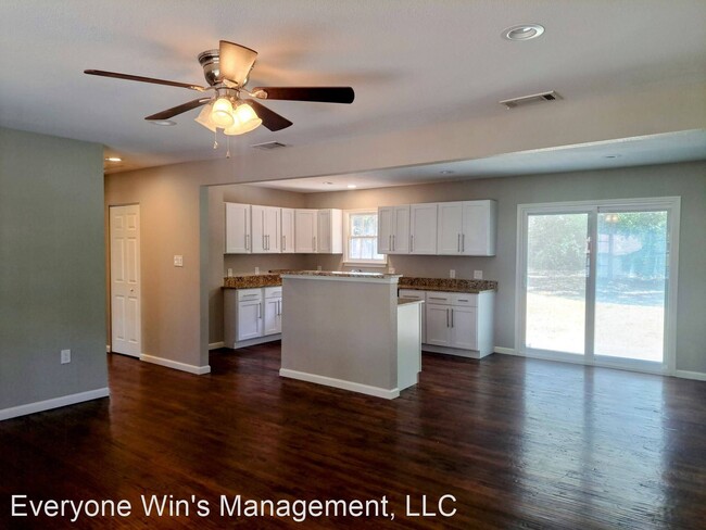 Building Photo - 3 br, 2 bath House - 5301 Wood Land