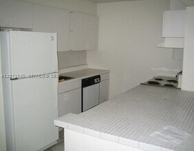 Building Photo - 10818 N Kendall Dr