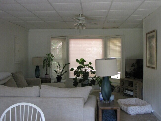 Building Photo - 3608 Knollwood Dr