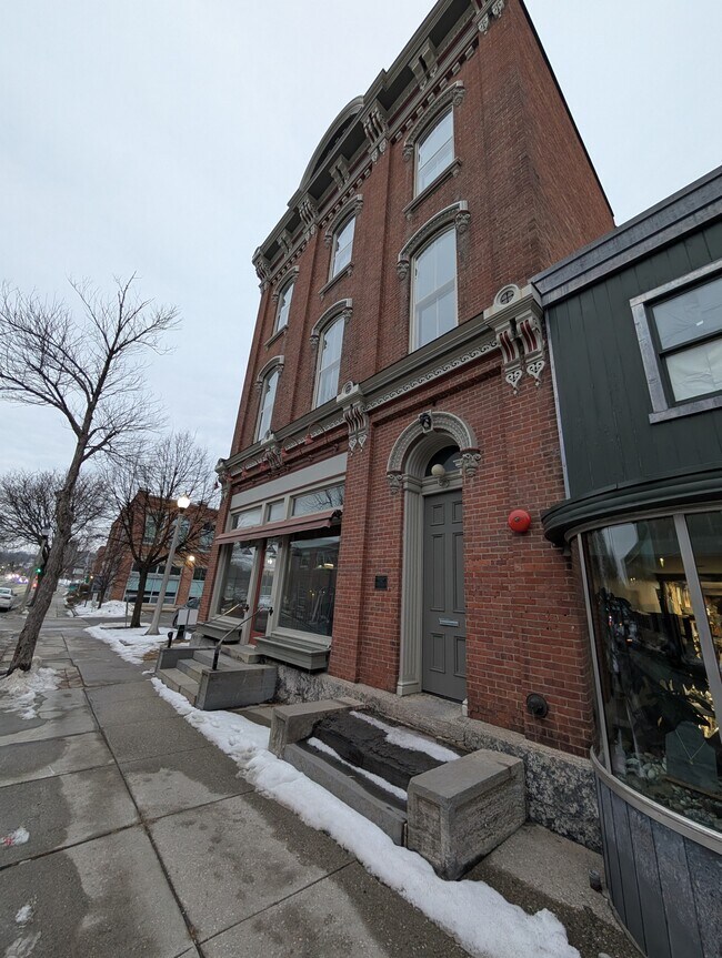 Foto del edificio - 332 Main St