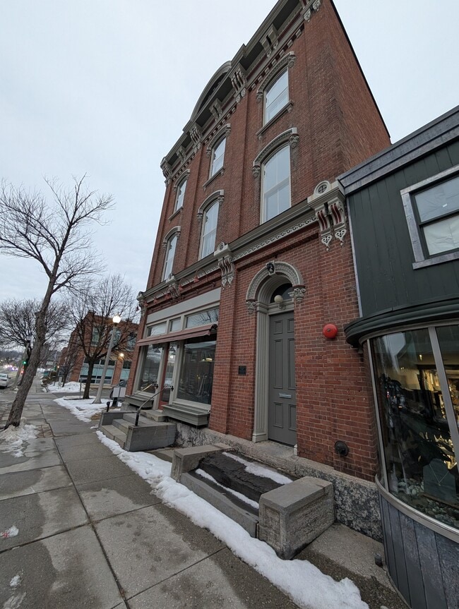 Building Photo - 332 Main St