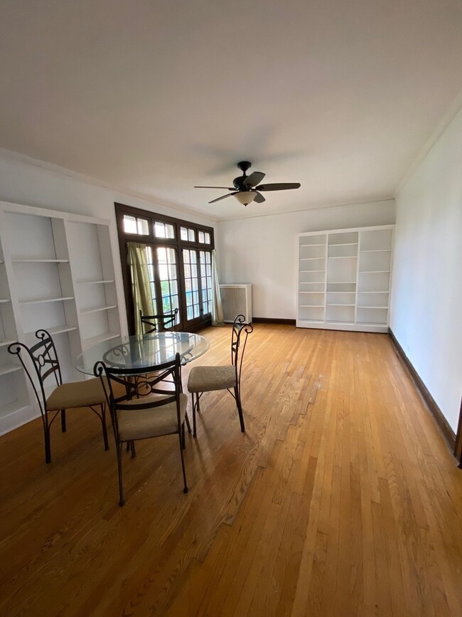 Foto del edificio - 1530 E 59th St