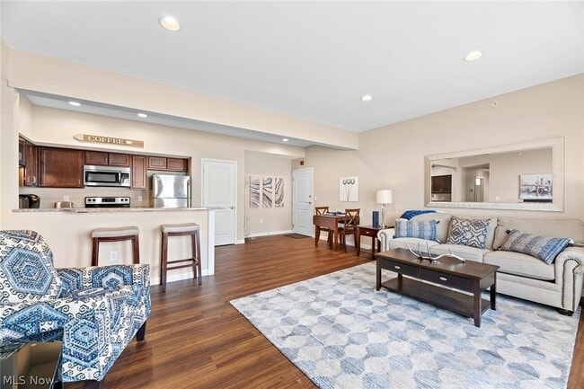 Building Photo - 558 Colony Park Dr