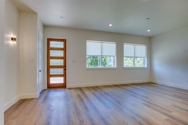 Photo - 400 N Denver St House