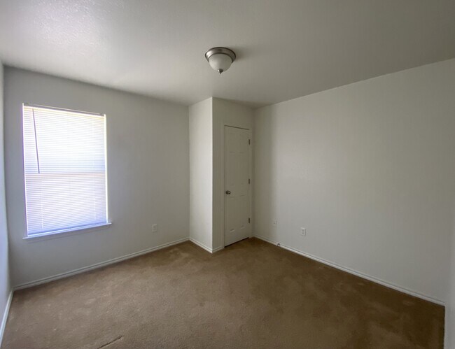 Foto del edificio - 2802 Ashley Dr