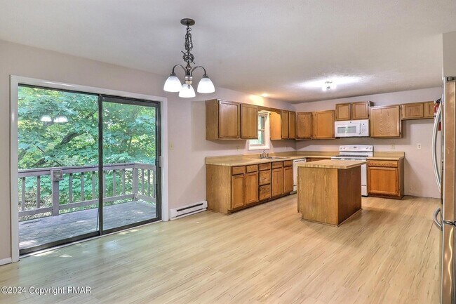 Foto del edificio - 1504 Cherry Lane Rd