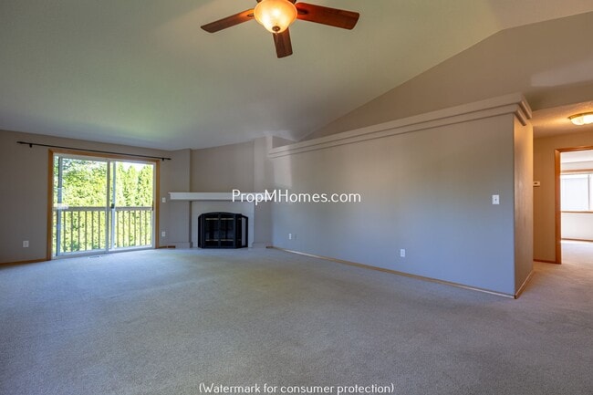Building Photo - Beautifully Updated Three Bedroom In Desir...