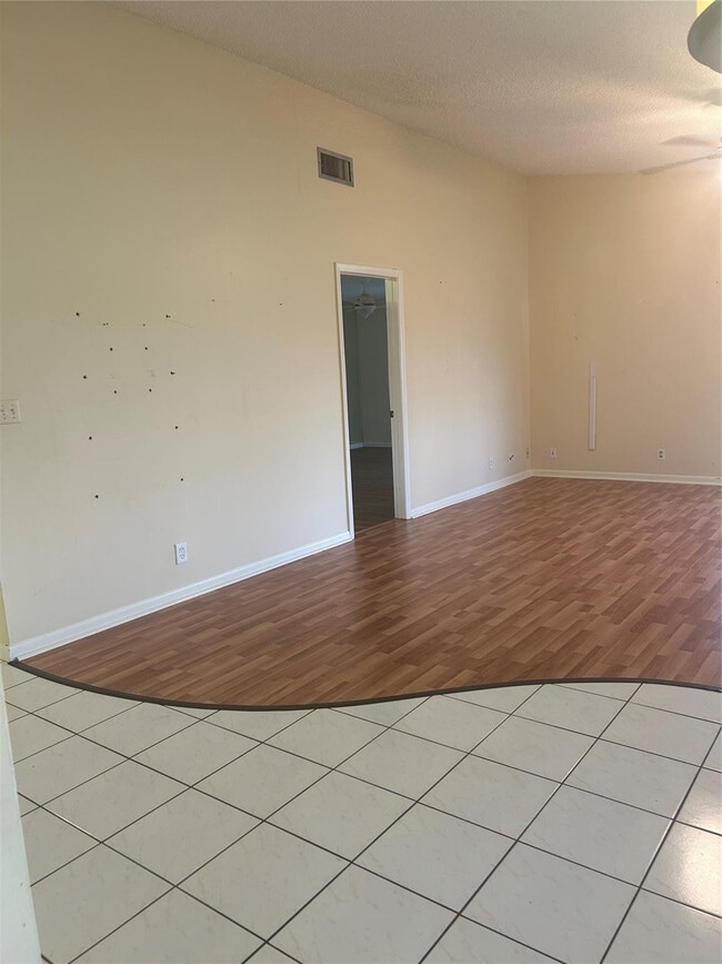 Foto del edificio - 9321 SW 23rd St