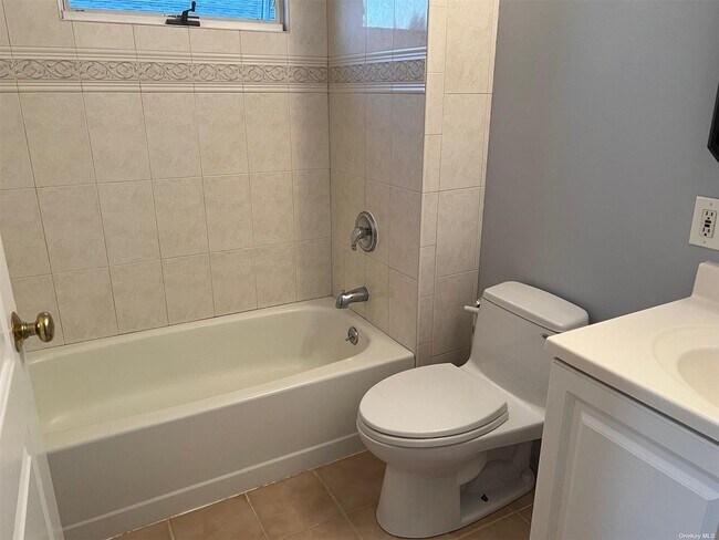 Foto del edificio - 563 Neptune Blvd