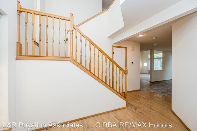 Building Photo - 4 br, 2.5 bath House - 2415 22nd Ave SE