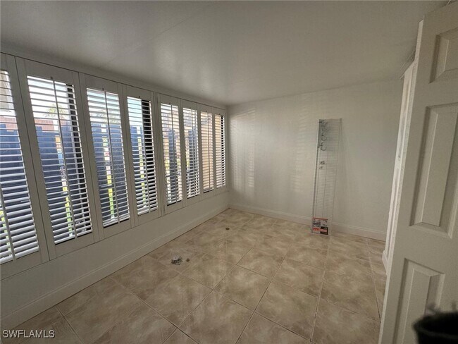 Foto del edificio - 618 SE 12th Ct