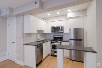 Building Photo - 25 Av des Pins O