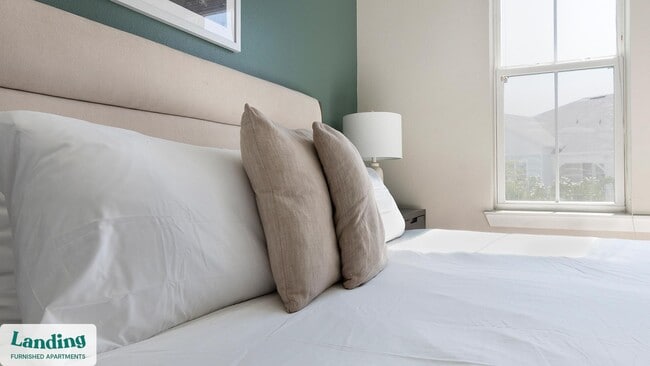 Building Photo - 215 Hunters Lk Wy