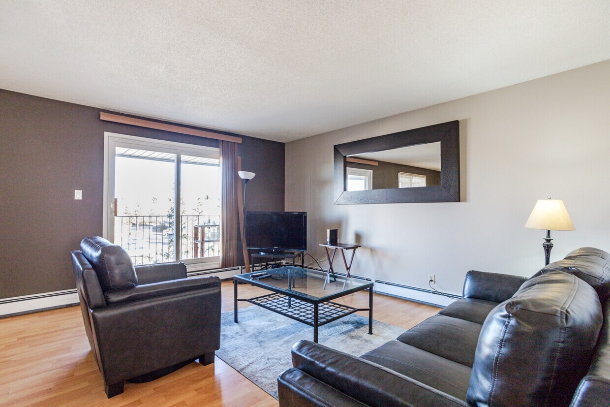 Primary Photo - 3847-3847-76 76 St NW