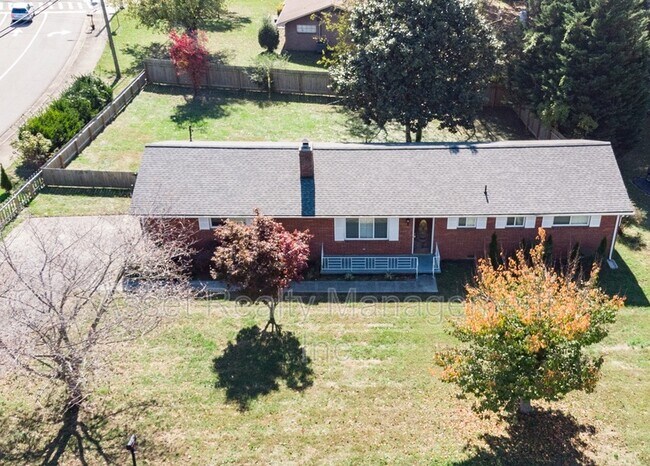 Building Photo - 7900 Livingston Dr