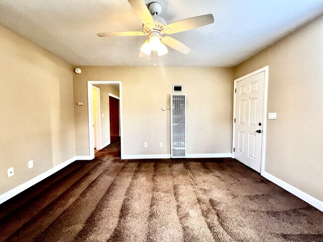 Building Photo - 9124 Rosedale Dr