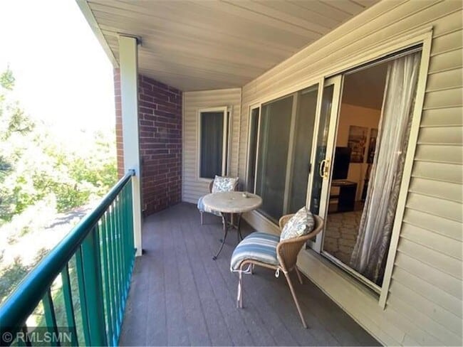 Building Photo - 1700 Four Oaks Rd