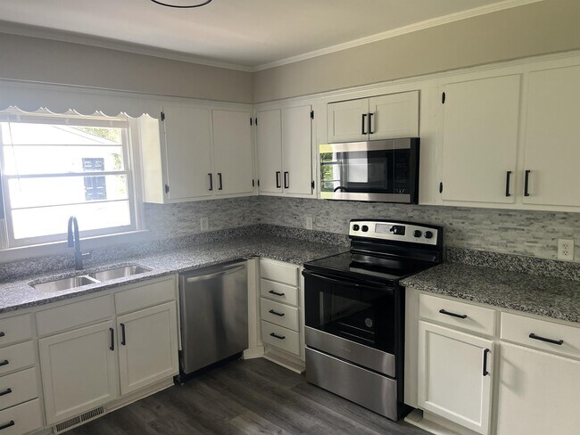 Foto del edificio - 2901 Skyline Rd