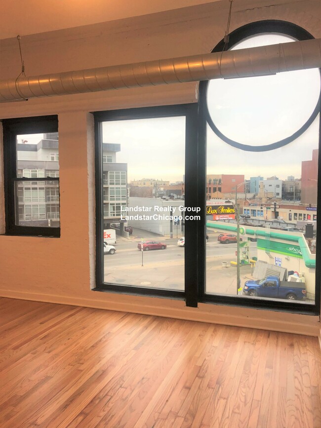 Foto del edificio - 2354 N Clybourn Ave