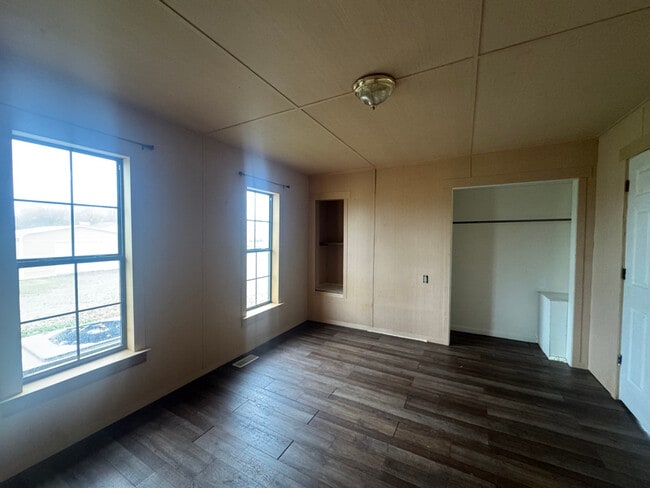 Building Photo - 11991 S Edmondson Rd