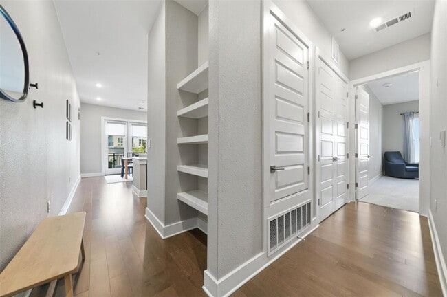 Building Photo - 4415 Jackson Ave