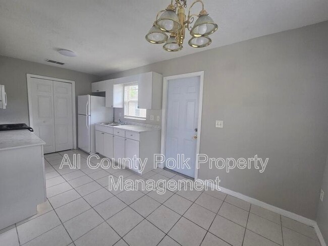 Foto del edificio - 220 S Eastside Dr