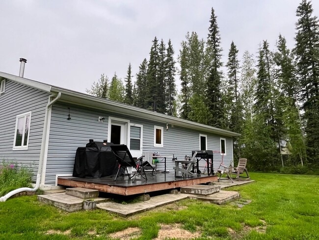 Building Photo - Pet friendly, ranch home for rent in North Pole