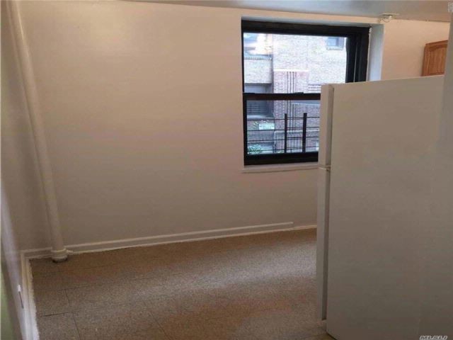 Building Photo - 86-15 Dongan Ave