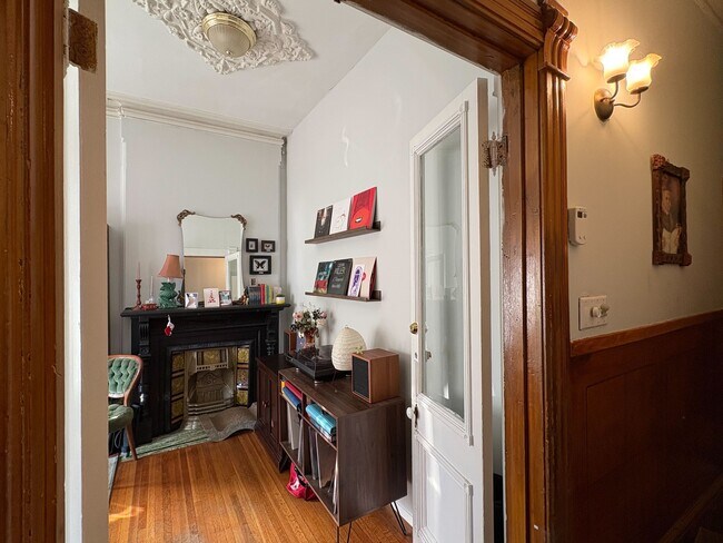 Building Photo - 21 Borden St