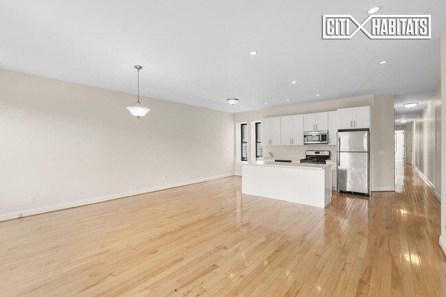 Building Photo - 207 W 110th St