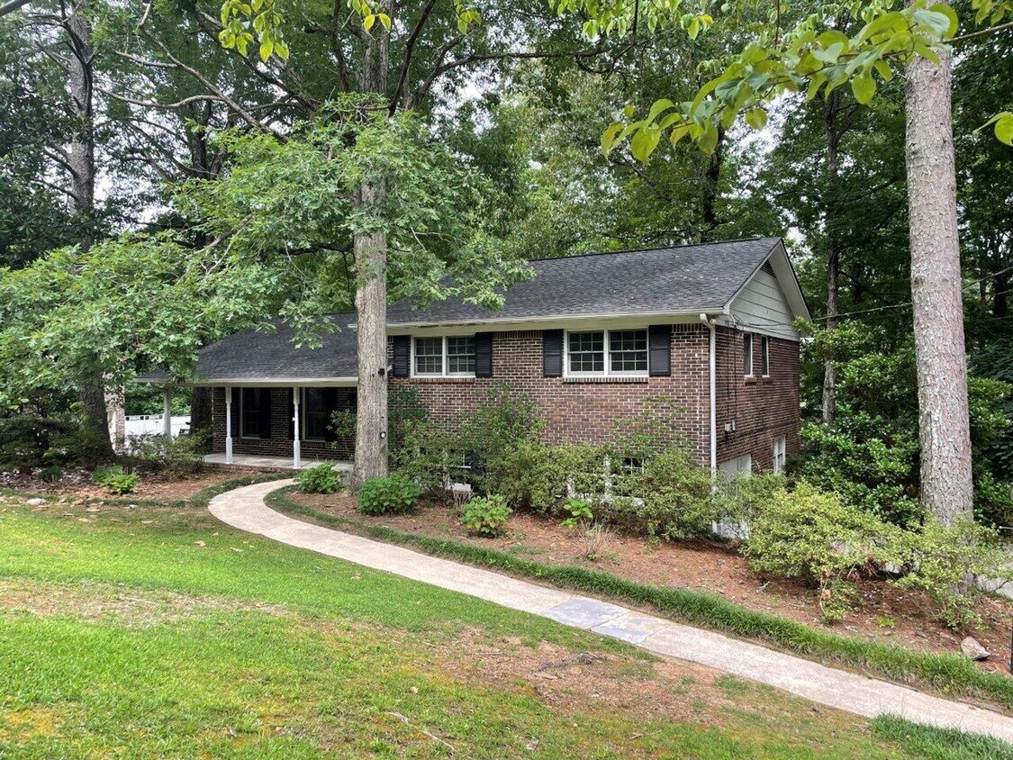 Primary Photo - Home For Rent - Brookwood Forest
