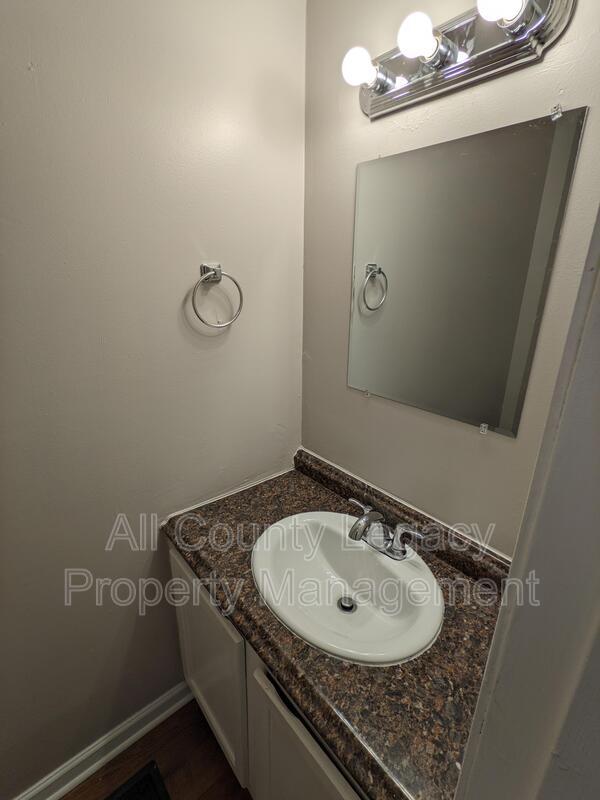 Building Photo - 907 S Indian Creek Dr
