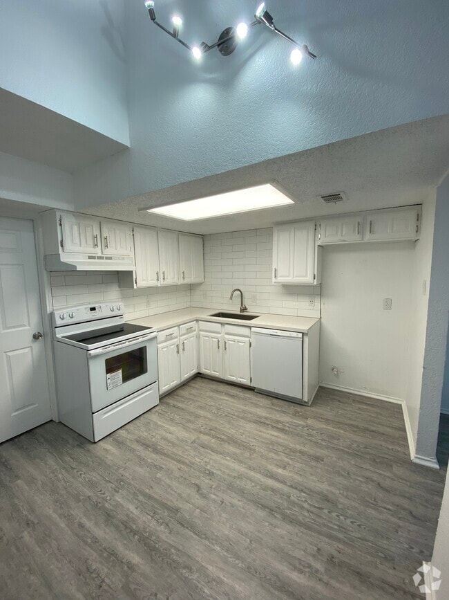 Building Photo - 311 Kings Way Dr