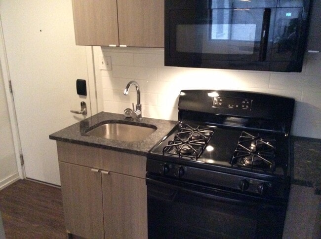 Foto del edificio - 5400 N Winthrop Ave