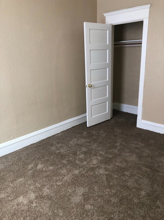 Building Photo - One bedroom apartment west side of Saint Paul