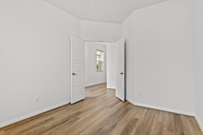 Building Photo - 448 Chaste Tree Dr